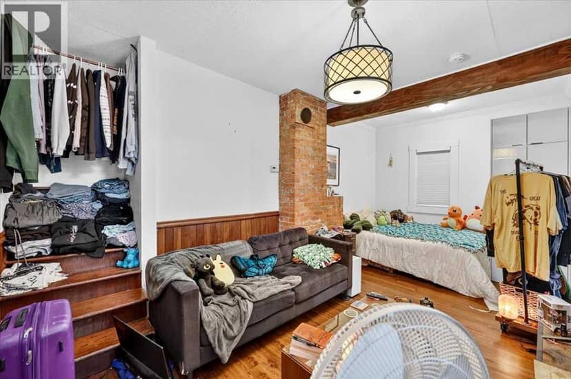 614 23 Avenue SW — photo 16 of 40