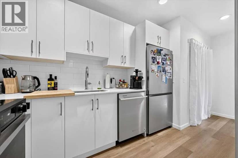 614 23 Avenue SW — photo 28 of 40