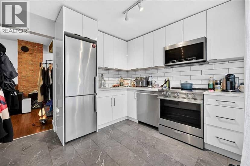 614 23 Avenue SW — photo 11 of 40