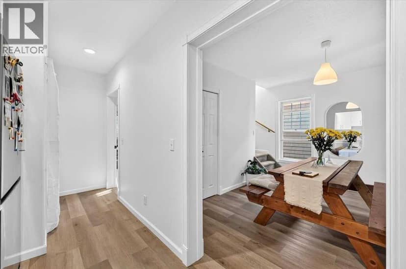 614 23 Avenue SW — photo 29 of 40