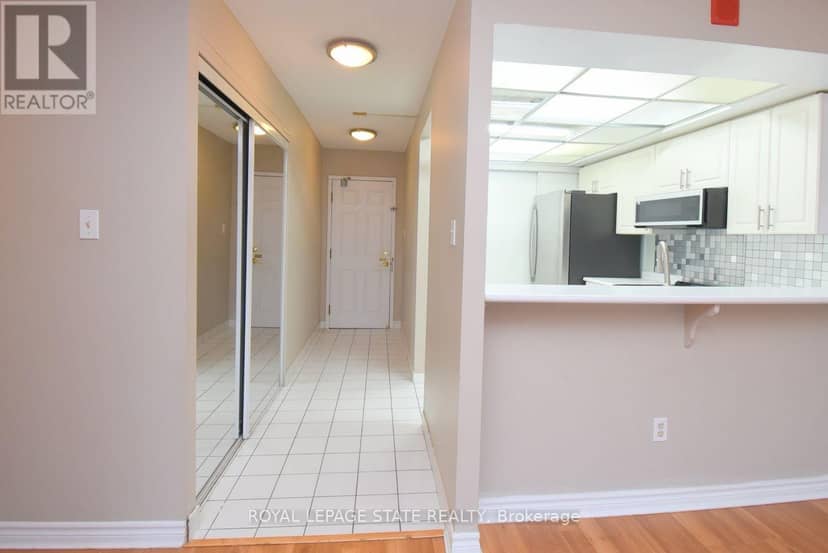215 - 175 Cedar Avenue, Richmond Hill, photo 7