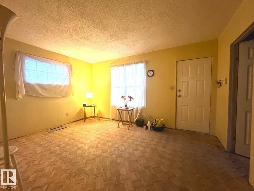 11925 77 ST NW, Edmonton, photo 2