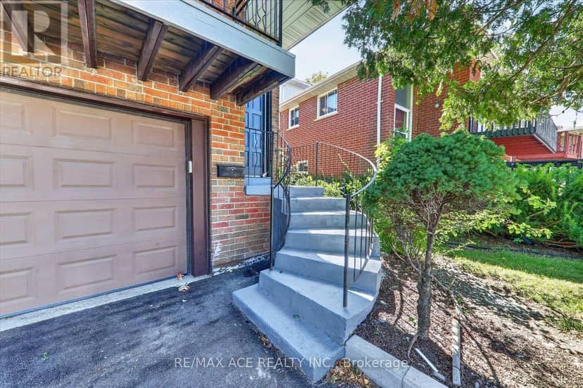 2330 Glastonbury Road S — photo 4 of 39