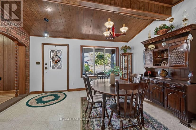 6176 Rainham Road — photo 10 of 40