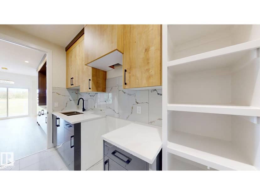 4608 17 AV SW — photo 14 of 31