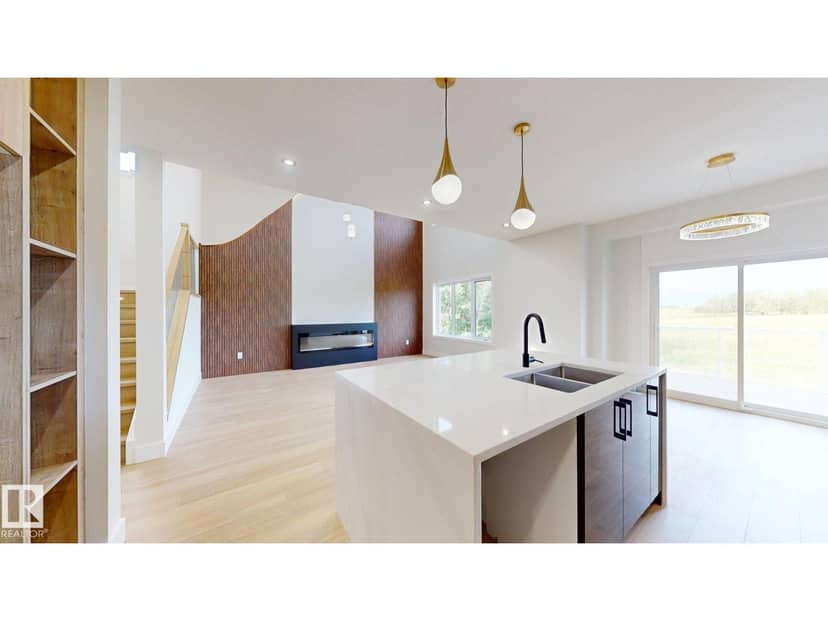 4608 17 AV SW — photo 12 of 31