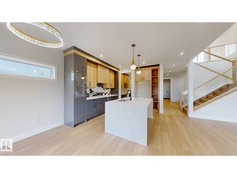4608 17 AV SW — photo 9 of 31
