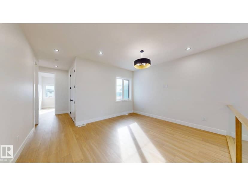 4608 17 AV SW — photo 17 of 31