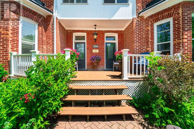 390 Main Street, King, photo 2