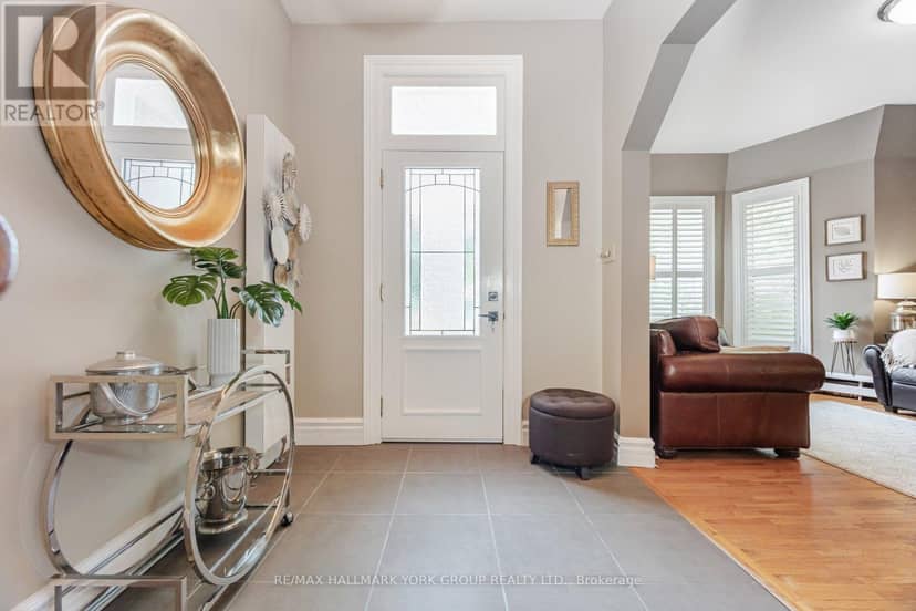 390 Main Street, King, photo 5