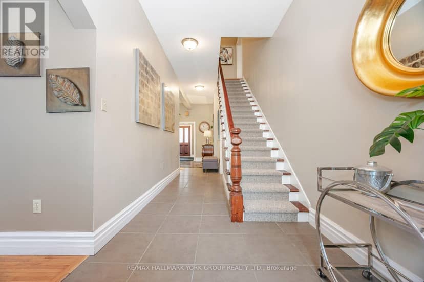 390 Main Street, King, photo 6