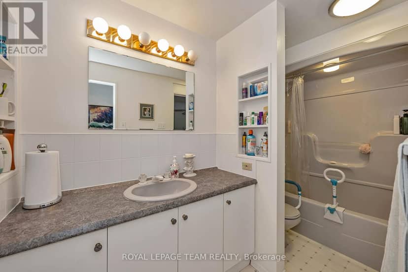 1174 Bonnie Crescent — photo 32 of 40