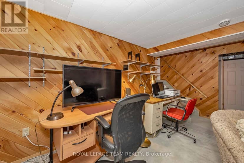 1174 Bonnie Crescent — photo 36 of 40