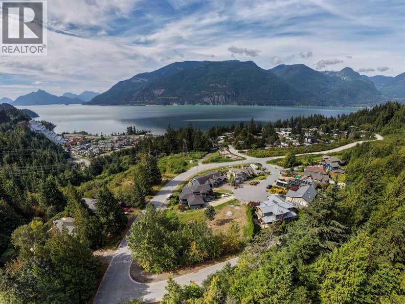 936 THISTLE PLACE, Britannia Beach, photo 2