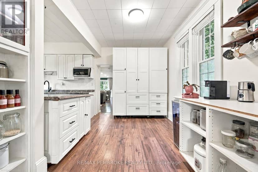 296 First Avenue N — photo 11 of 40
