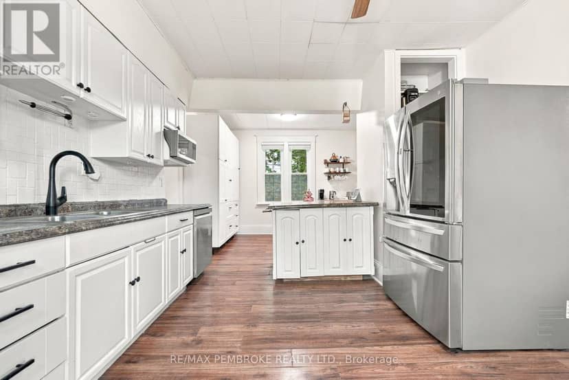 296 First Avenue N — photo 14 of 40
