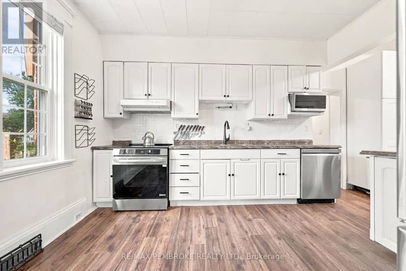 296 First Avenue N — photo 16 of 40