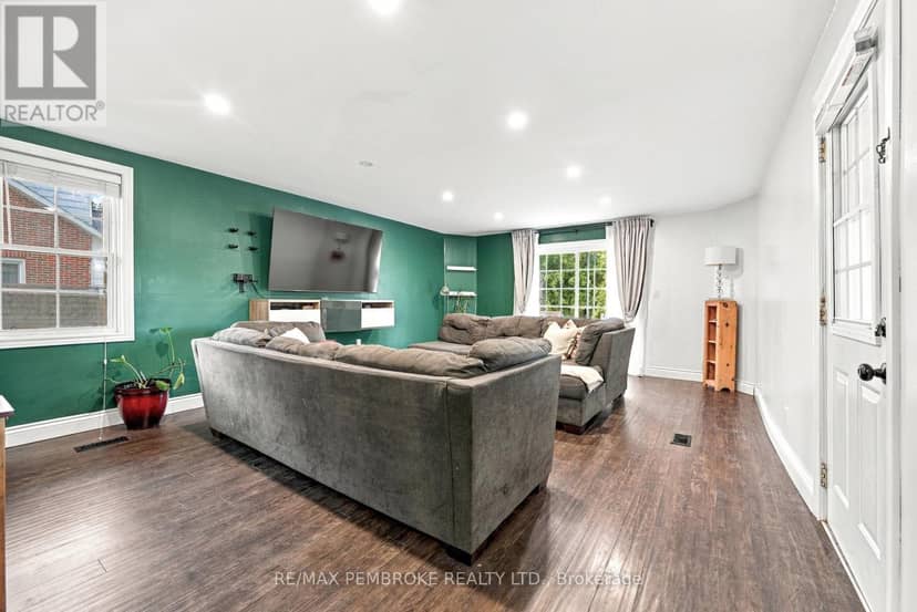 296 First Avenue N — photo 19 of 40