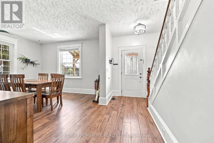 296 First Avenue N — photo 6 of 40