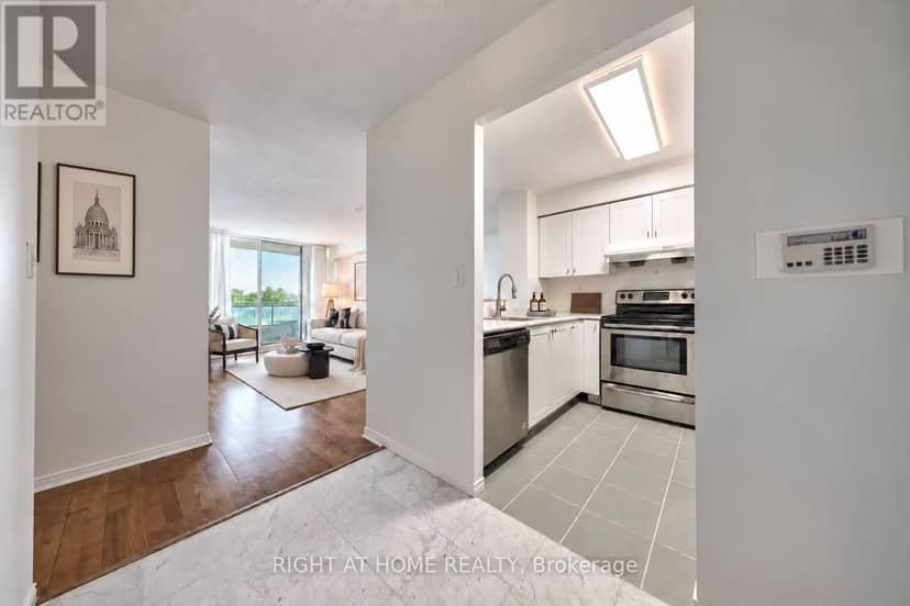 706 - 28 Pemberton Avenue — photo 18 of 32