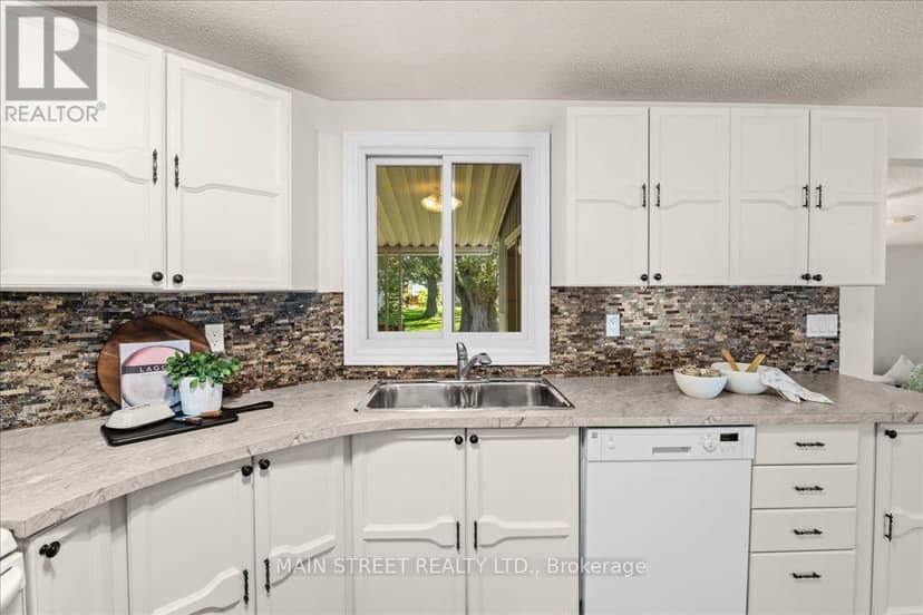 2 Pineridge Crescent — photo 18 of 35