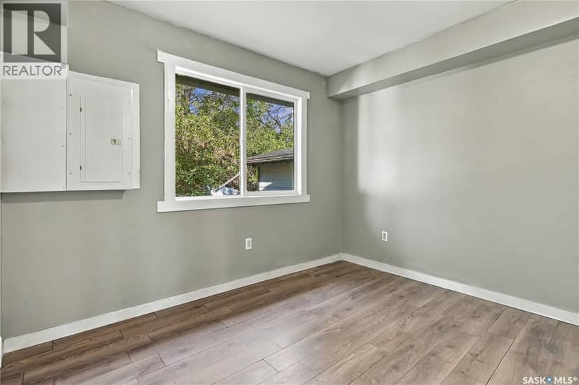 916 Athol STREET — photo 10 of 27