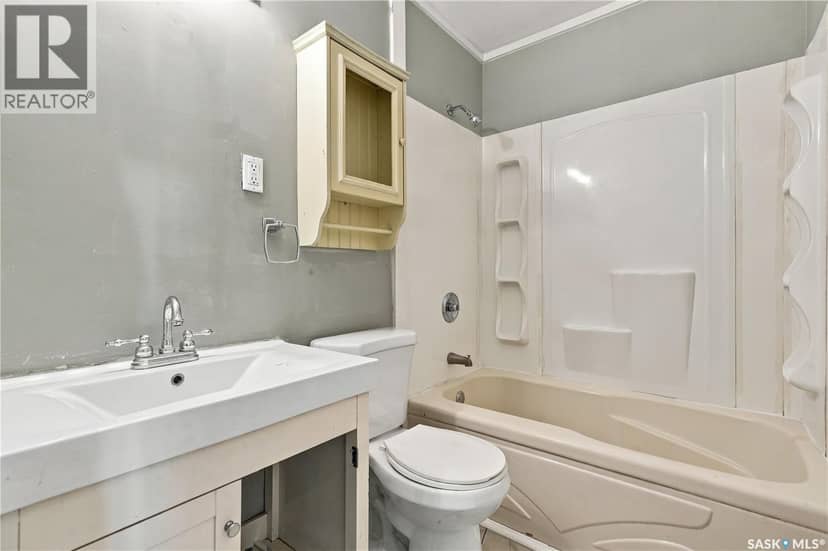 916 Athol STREET — photo 12 of 27