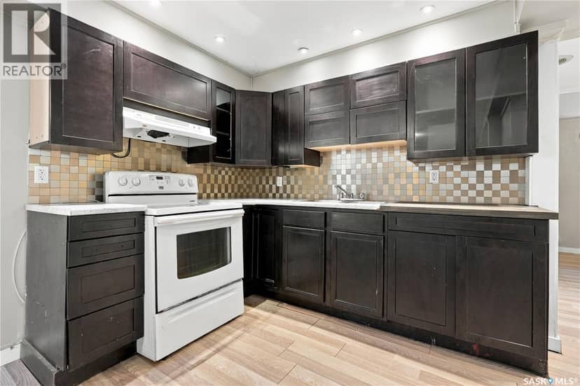 916 Athol STREET — photo 16 of 27