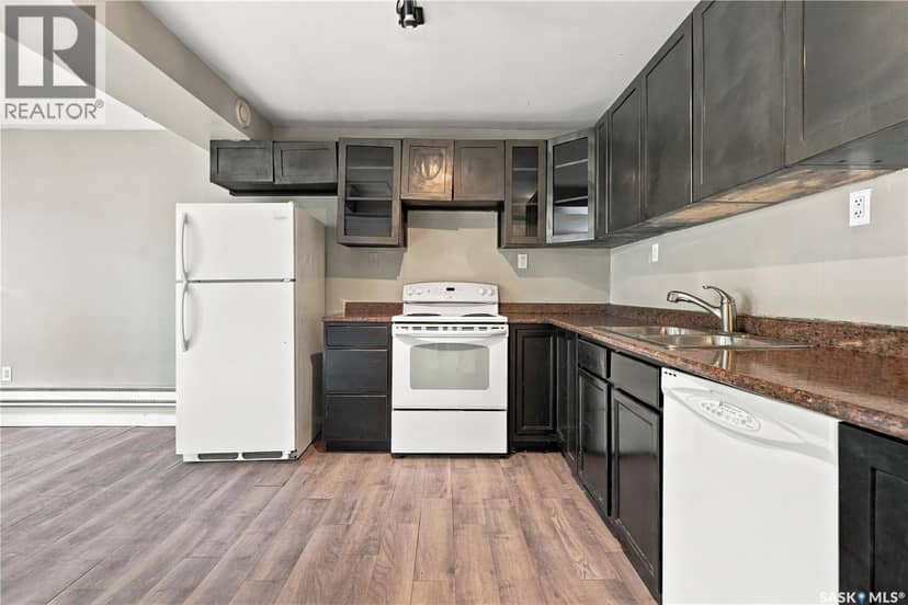 916 Athol STREET — photo 2 of 27