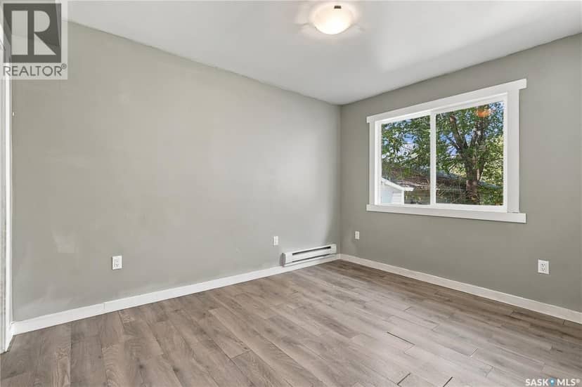 916 Athol STREET — photo 8 of 27