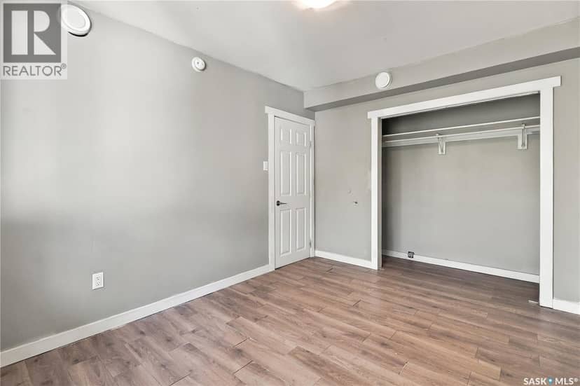 916 Athol STREET — photo 9 of 27