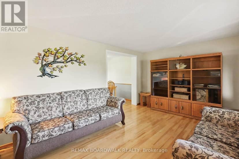 389 Hatfield Crescent — photo 10 of 40