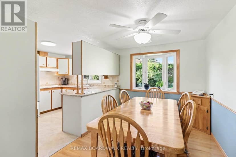 389 Hatfield Crescent — photo 11 of 40