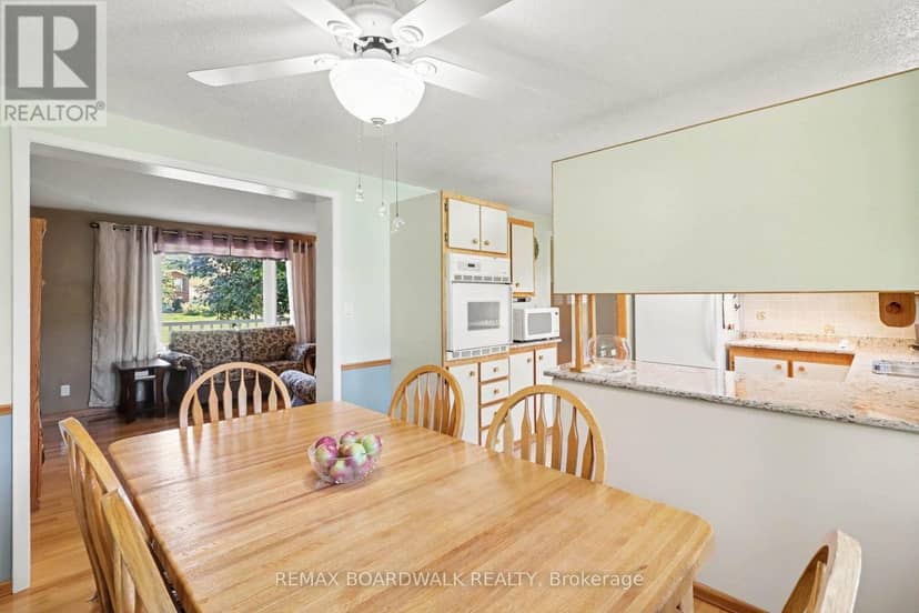389 Hatfield Crescent — photo 13 of 40