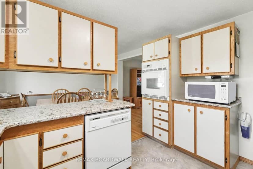389 Hatfield Crescent — photo 16 of 40