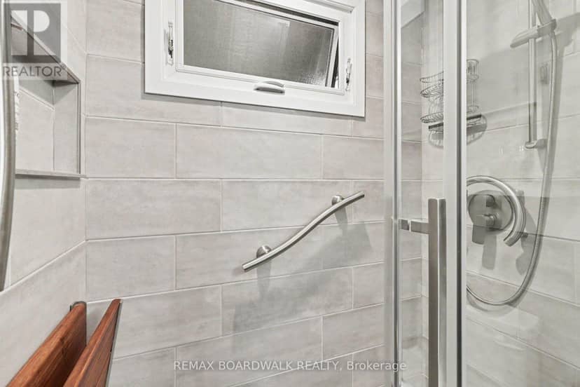 389 Hatfield Crescent — photo 17 of 40