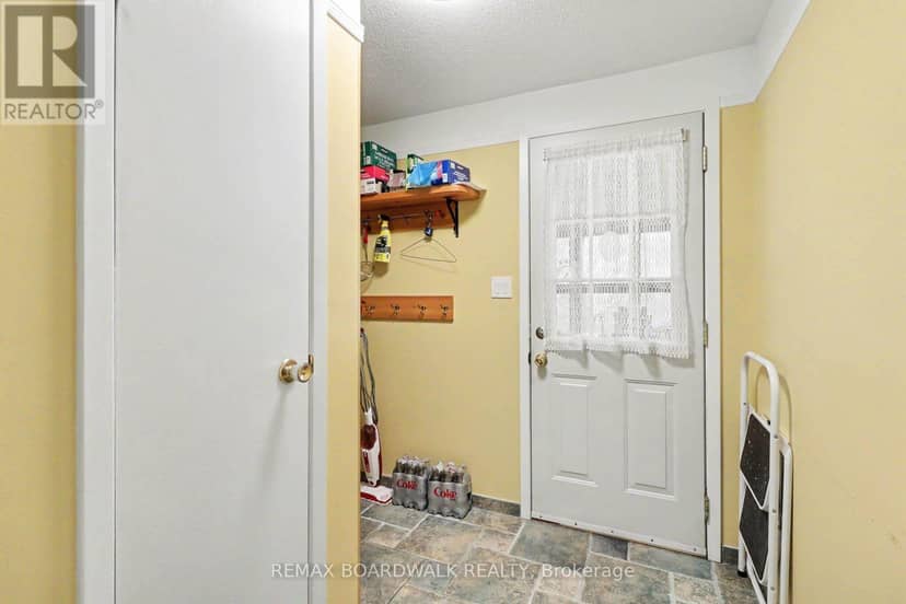 389 Hatfield Crescent — photo 27 of 40