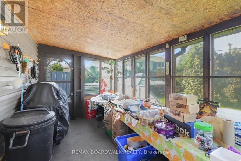 389 Hatfield Crescent — photo 28 of 40