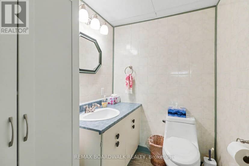 389 Hatfield Crescent — photo 32 of 40