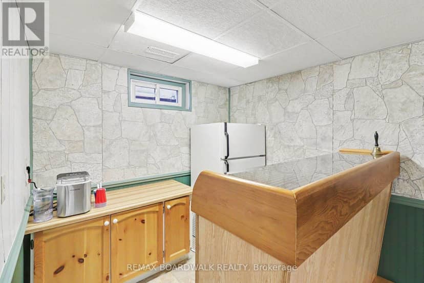 389 Hatfield Crescent — photo 33 of 40