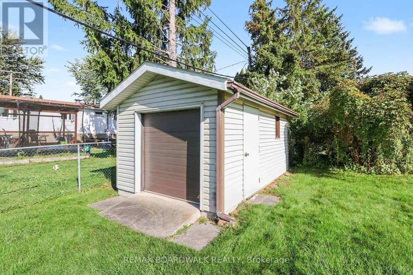 389 Hatfield Crescent — photo 39 of 40