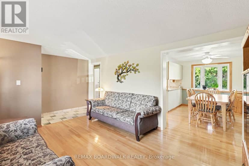 389 Hatfield Crescent — photo 9 of 40