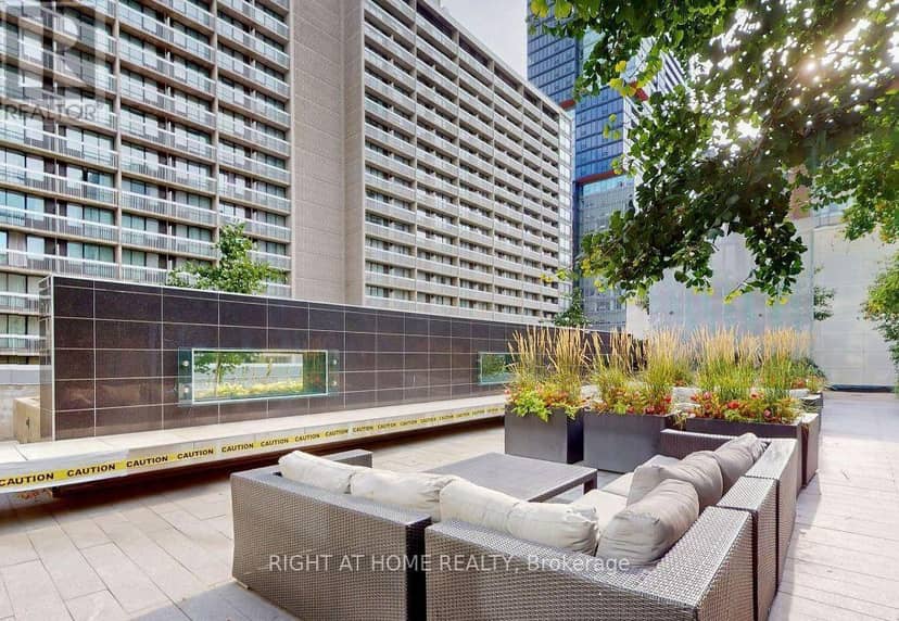 2213 - 386 Yonge Street — photo 9 of 9