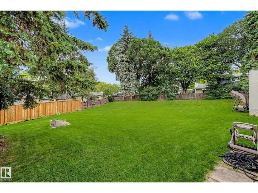23 Montcalm Cr — photo 24 of 40