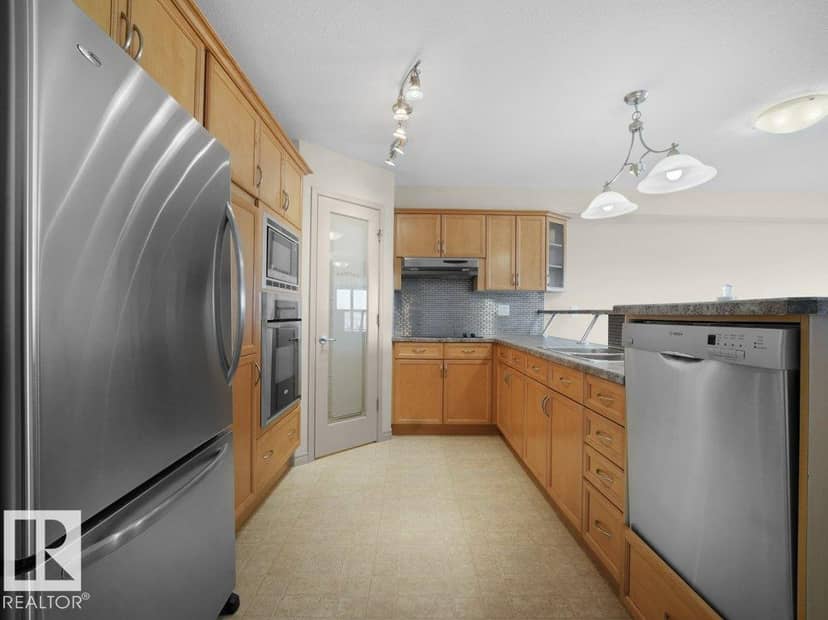 #302 1589 Glastonbury Bv NW — photo 10 of 38