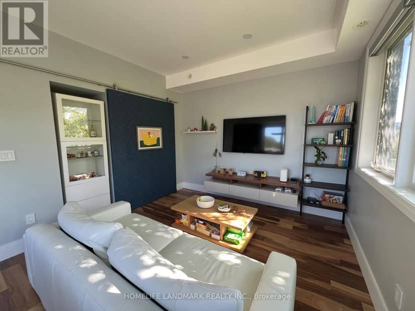 TH03 - 780 Sheppard Avenue E, Toronto, photo 3