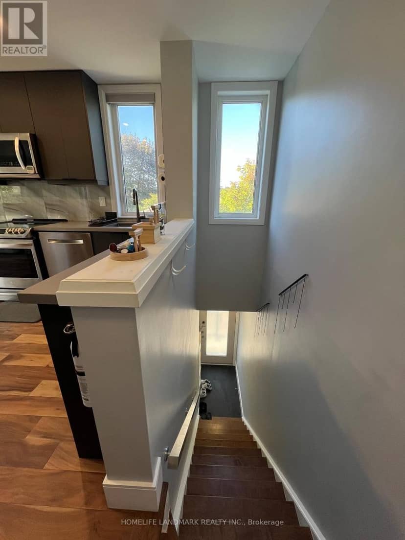 TH03 - 780 Sheppard Avenue E, Toronto, photo 4