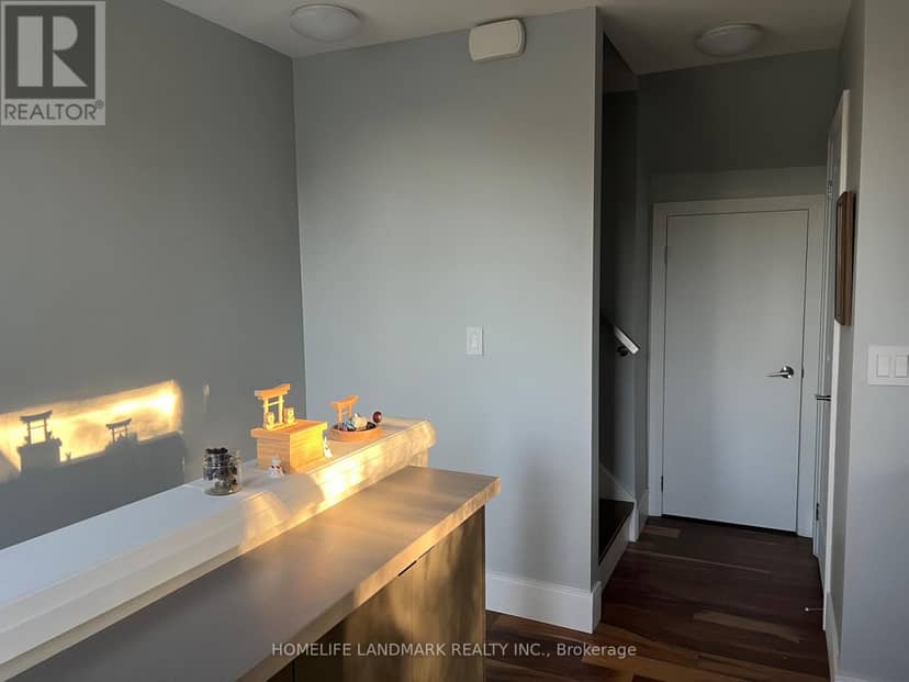 TH03 - 780 Sheppard Avenue E, Toronto, photo 5