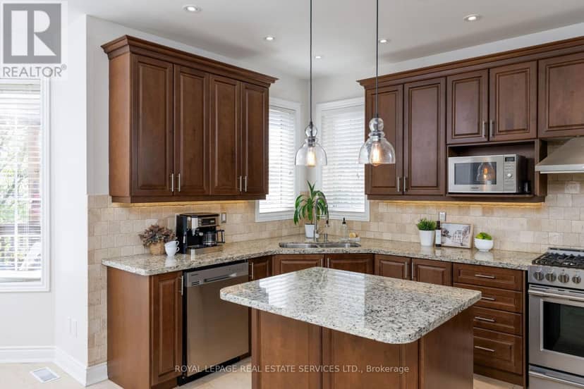 147 Innville Crescent — photo 11 of 40