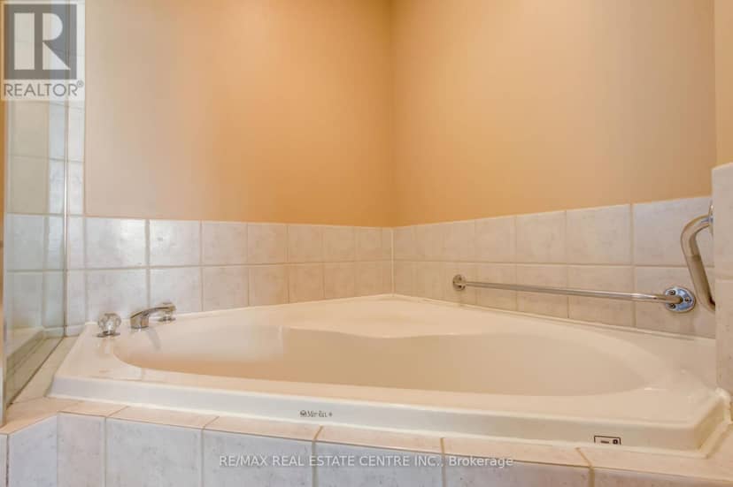 1202 - 1 Belvedere Court — photo 29 of 40
